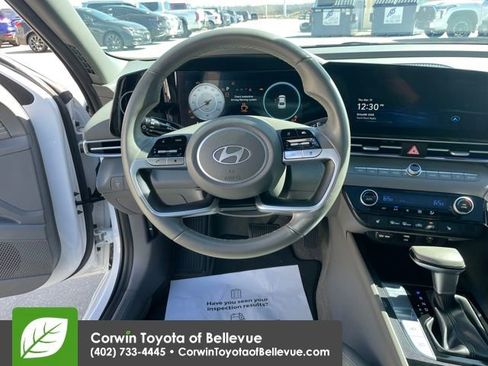 Used 2025 Hyundai Elantra SEL image 21