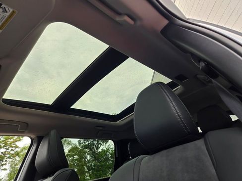 New 2025 Mitsubishi Outlander SE image 17