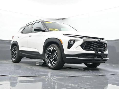 Used 2025 Chevrolet TrailBlazer RS w/ Convenience Package FWD image 25