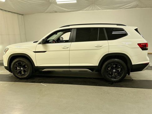 Certified 2024 Volkswagen Atlas Peak Edition SE image 9