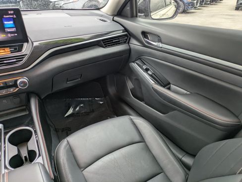 Used 2024 Nissan Altima 2.5 SR w/ SR Premium Package FWD image 16