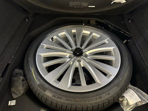 New 2025 Land Rover Range Rover SE image 14