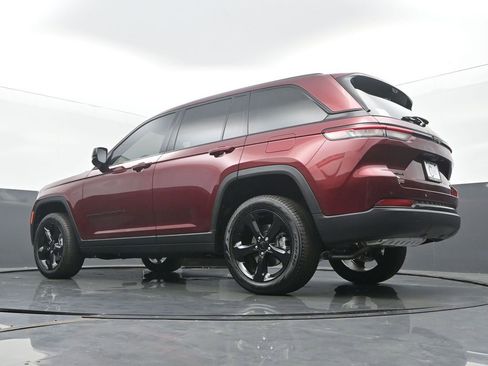 New 2025 Jeep Grand Cherokee Limited w/ Luxury Tech Group II image 48