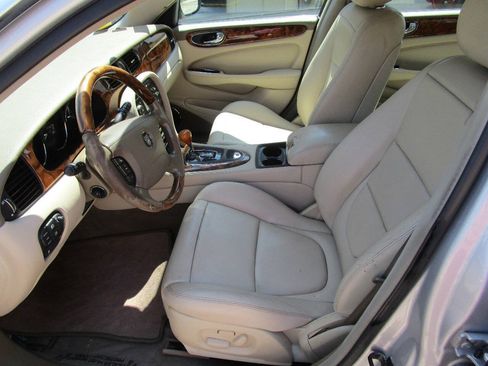 Used 2004 Jaguar XJ8 RWD image 8