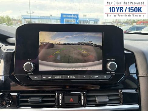 Used 2025 Nissan Pathfinder SV image 26