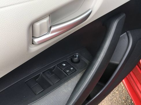 Used 2021 Toyota Corolla LE FWD image 19