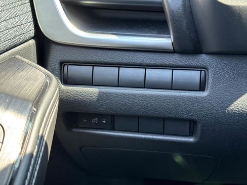 Used 2022 Nissan Rogue S image 23