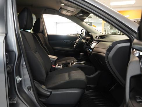 Used 2017 Nissan Rogue SV w/ SV Premium Package AWD/4WD image 27