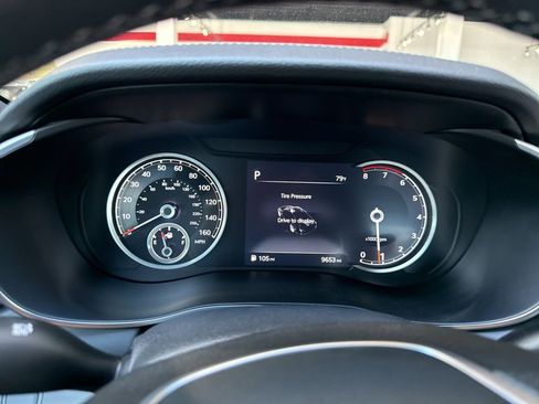 Used 2022 Genesis G70 2.0T image 3