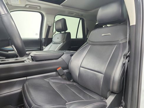 Used 2025 Ford Expedition Platinum AWD/4WD image 10