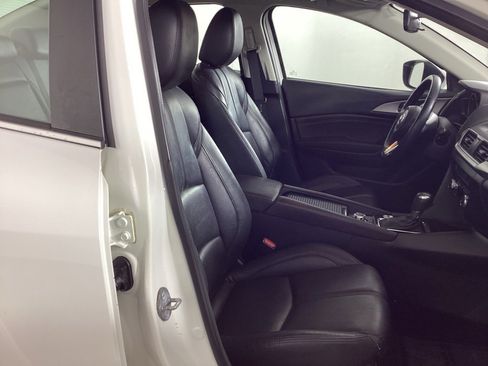 Used 2018 MAZDA MAZDA3 Touring image 8