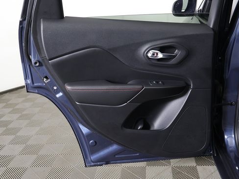 Used 2019 Jeep Cherokee Trailhawk w/ Cold Weather Group image 22