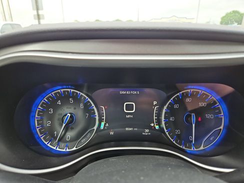 Used 2024 Chrysler Pacifica Touring-L FWD image 15