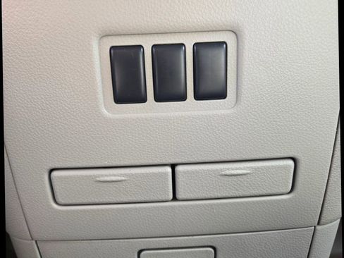 Used 2015 Nissan Quest SV image 25