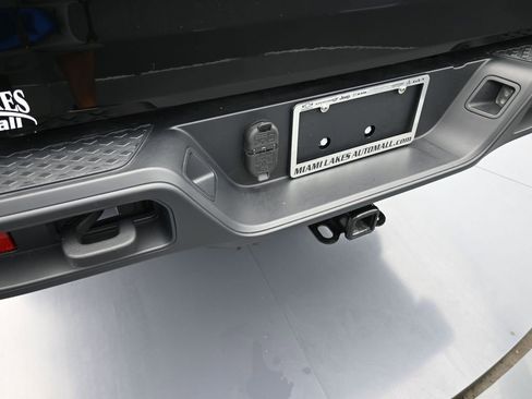 Used 2024 Jeep Gladiator Sport w/ Premium Package image 39