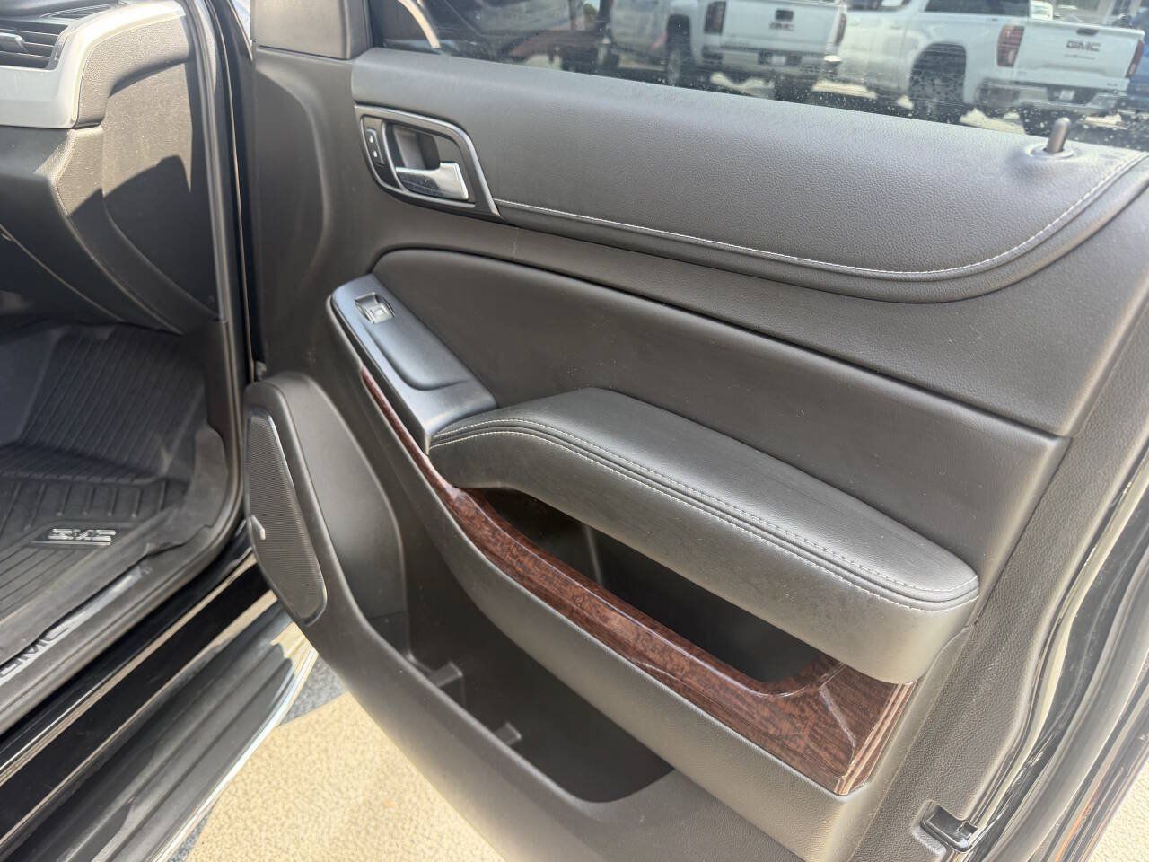 Used 2017 GMC Yukon XL SLT w/ Open Road Package RWD image 25