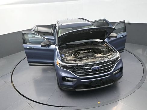 Used 2021 Ford Explorer XLT w/ Equipment Group 202A AWD/4WD image 40