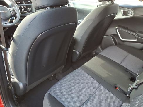 Used 2025 Kia Soul LX w/ LX Technology Package FWD image 15