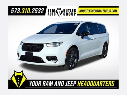 New 2026 Chrysler Pacifica Select