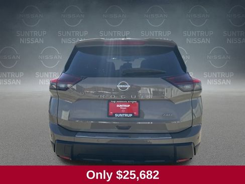 Used 2025 Nissan Rogue SV image 4