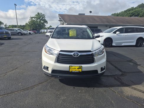 Used 2015 Toyota Highlander XLE AWD/4WD image 3