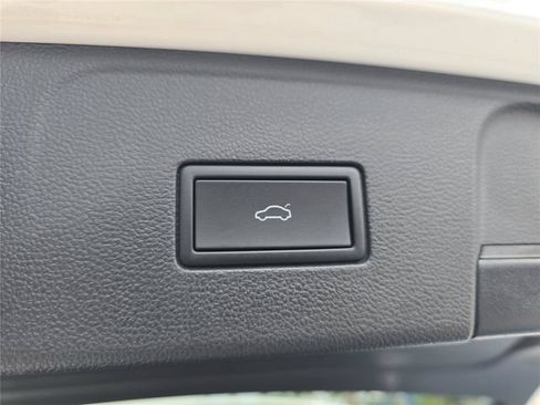 Used 2024 Volkswagen Atlas SE FWD image 30