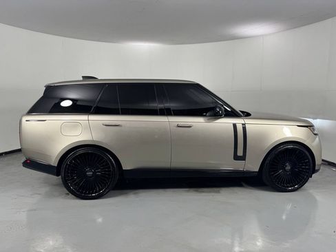 Used 2023 Land Rover Range Rover SE AWD/4WD image 4