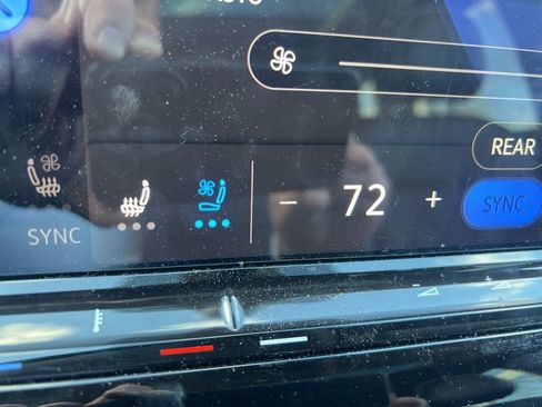 Used 2024 Volkswagen Atlas SEL Premium R-Line image 34