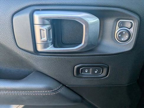 Used 2022 Jeep Wrangler Unlimited Rubicon w/ Trailer Tow Package image 15