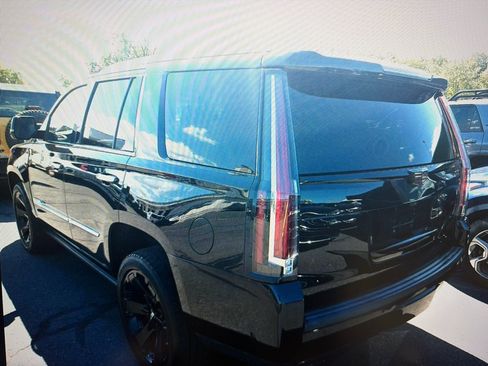 Used 2018 Cadillac Escalade Premium Luxury AWD/4WD image 2