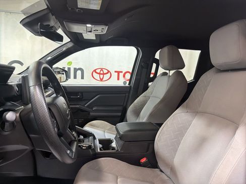 Used 2024 Toyota Tacoma SR5 AWD/4WD image 21