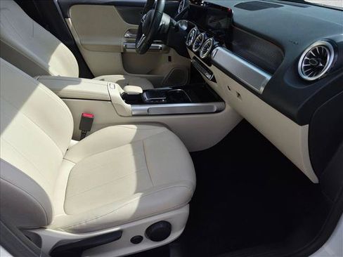 Used 2022 Mercedes-Benz GLB 250 4MATIC image 21
