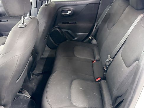 Used 2016 Jeep Renegade Latitude image 5