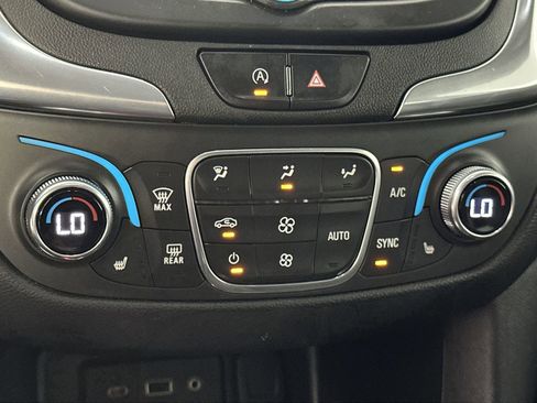Used 2022 Chevrolet Equinox LT FWD image 19