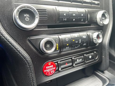Used 2015 Ford Mustang Coupe RWD image 17