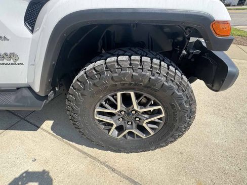 Used 2024 Jeep Wrangler Unlimited Sahara w/ Technology Group AWD/4WD image 34