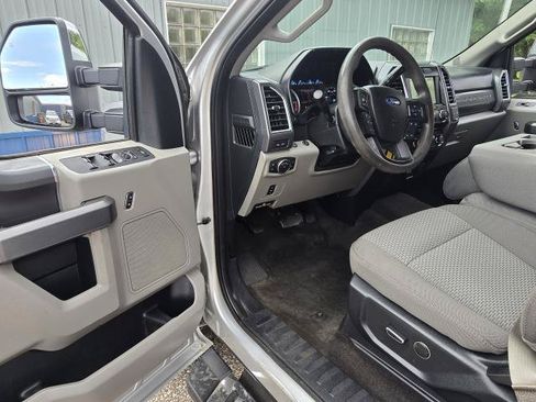 Used 2017 Ford F250 XLT w/ XLT Premium Package AWD/4WD image 14