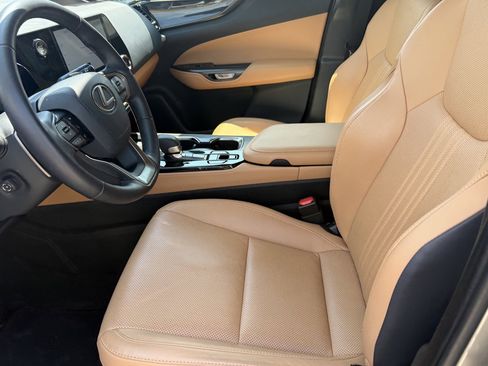 Used 2024 Lexus NX 250 FWD image 11