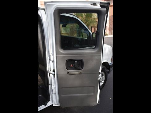 Used 2015 Chevrolet Express 2500 LT w/ LT Preferred Equipment Group RWD image 22