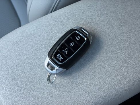 Used 2022 Hyundai Kona Limited w/ Cargo Package AWD/4WD image 31