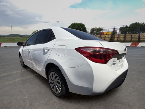 Used 2017 Toyota Corolla LE w/ Carpet Mat Package (TMS) FWD image 4