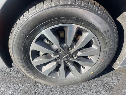 Used 2021 Chrysler Pacifica Touring-L image 26