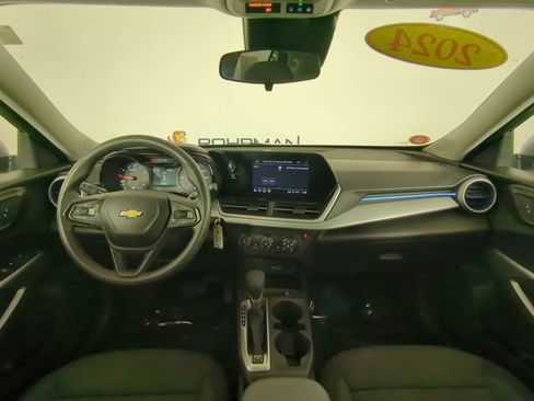 Used 2024 Chevrolet Trax LS w/ LS Convenience Package image 19