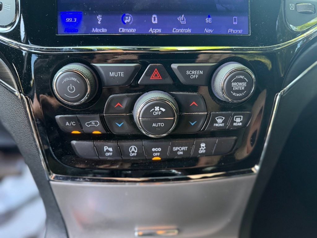 Used 2019 Jeep Grand Cherokee Limited AWD/4WD image 28