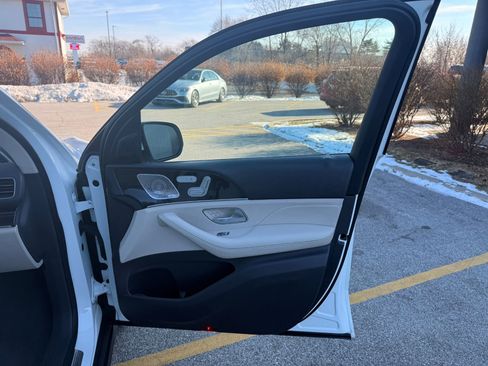 Used 2020 Mercedes-Benz GLE 350 4MATIC w/ Premium Package image 27