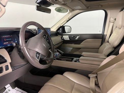 Used 2023 Lincoln Navigator L Reserve w/ Equipment Group 201A AWD/4WD image 6