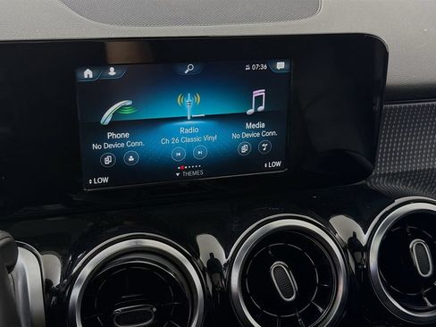 Used 2023 Mercedes-Benz GLB 250 image 33