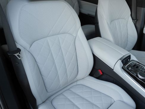 Certified 2025 BMW X7 xDrive40i image 13