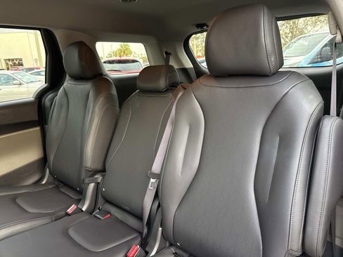 Used 2026 Kia Carnival image 14
