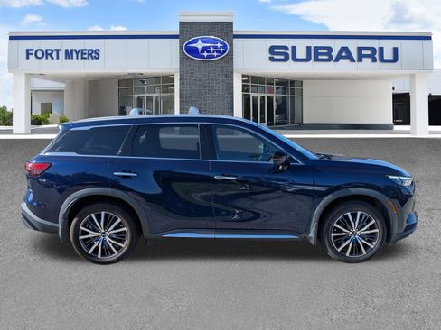 Used 2023 INFINITI QX60 Sensory w/ Cargo Package FWD image 3